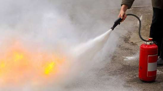 کارگاه آموزشی کار با خاموش‌کننده‌های دستی آتش‌سوزی 